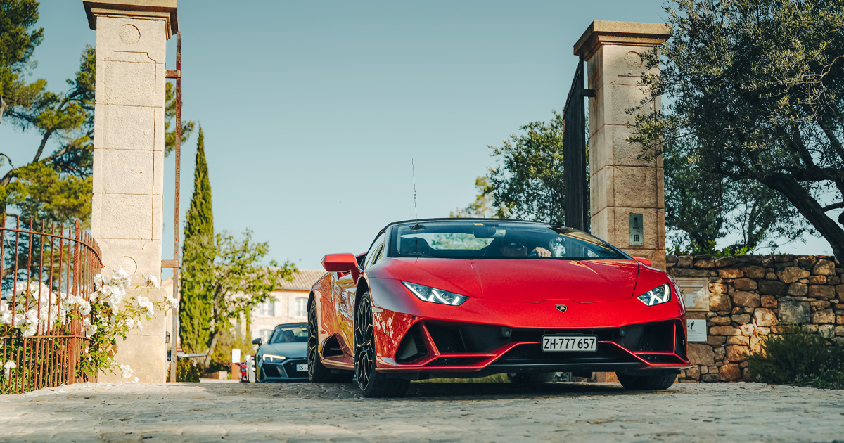 A red Lamborghini Huracan Spyder leads a convoy on an HunterMoss experience