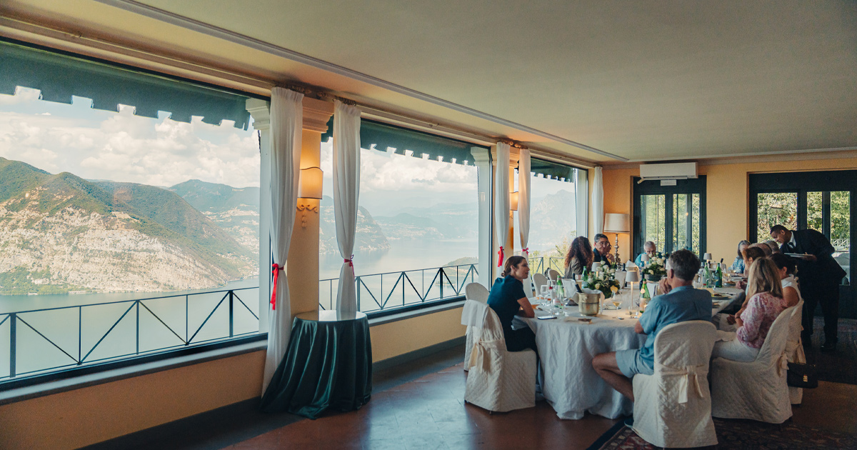 HunterMoss guests enjoy an elegant lunch in the mountains during a luxury tour